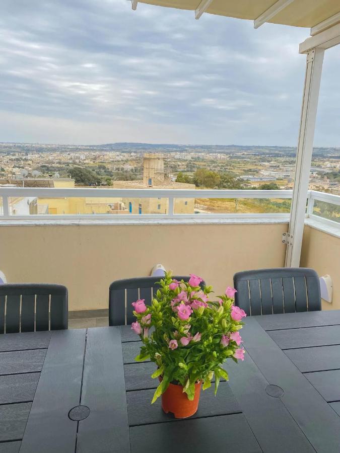 Appartement The Blue Mill Penthouse With Beautiful Views à Naxxar Extérieur photo